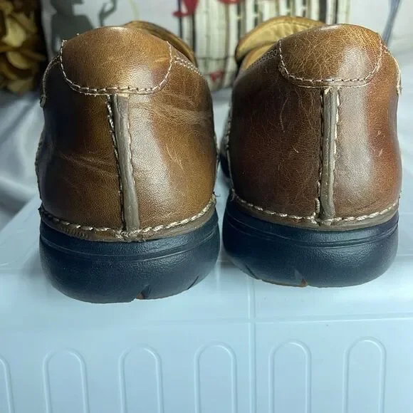 (B) Clarks Brown Leather Textured Slip On Shoes Women's Size 9 - Picture 5 of 13